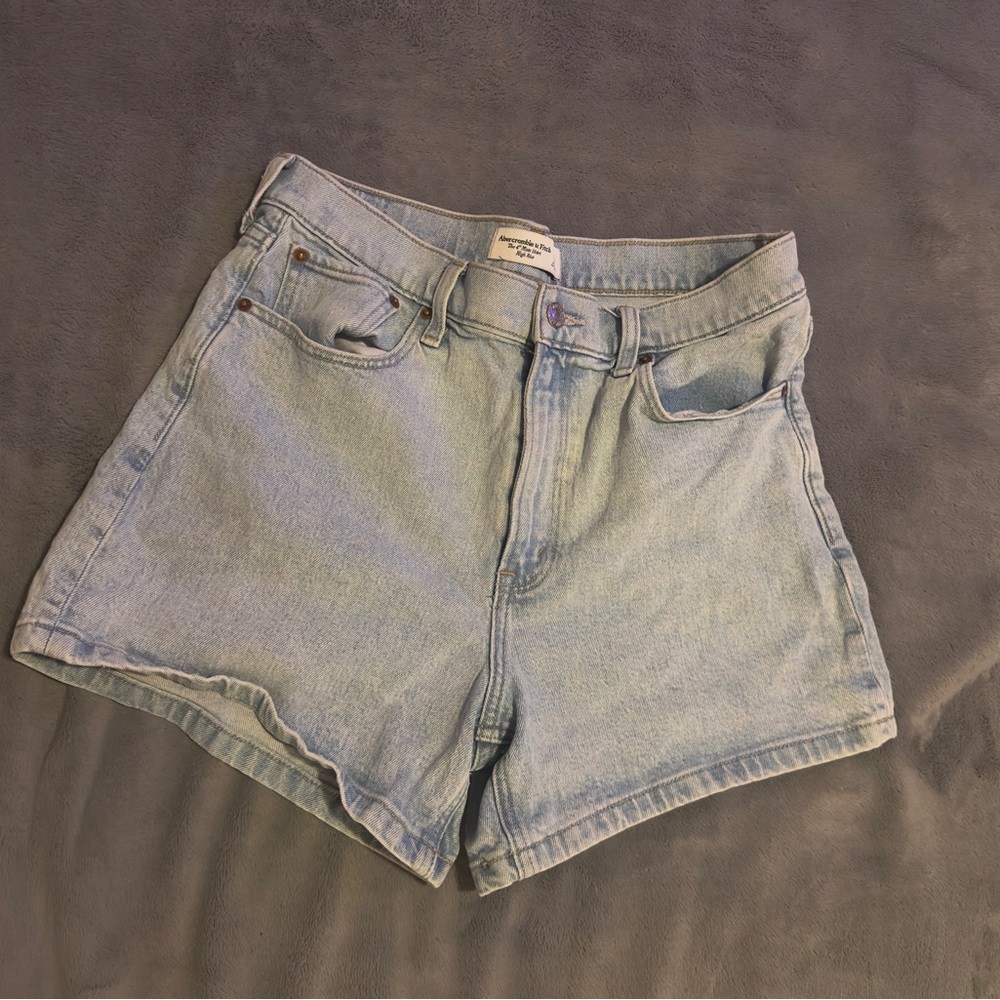 Abercrombie 4 inch mom shorts